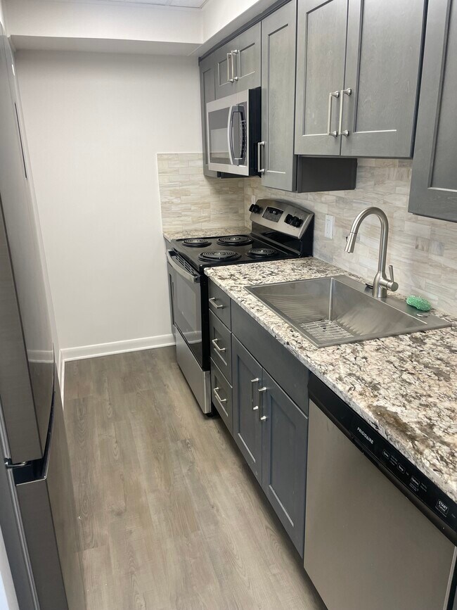 Building Photo - 405 S Main St