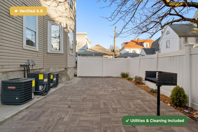 Building Photo - Furnished Bedroom with Private Bath in East Boston