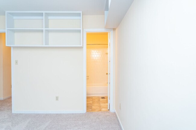 Building Photo - 1054 Cheshire Ct