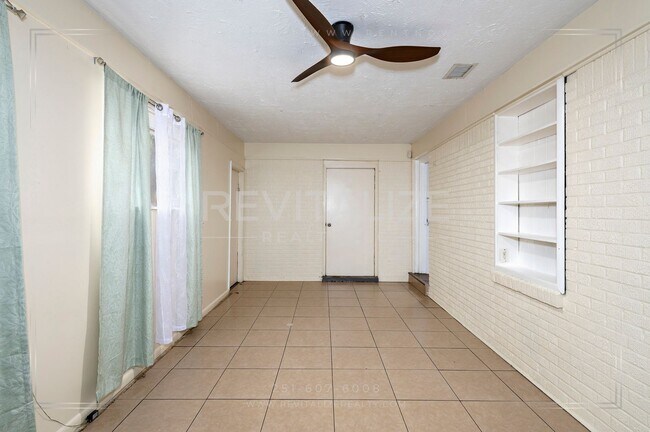 Building Photo - Newly Renovated 3 Bed 2 Bath Home in Mobile