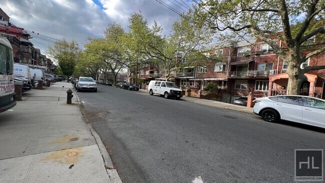 Building Photo - GUT RENOVATED VERY LARGE 3 BEDEROOMS W/ PR...
