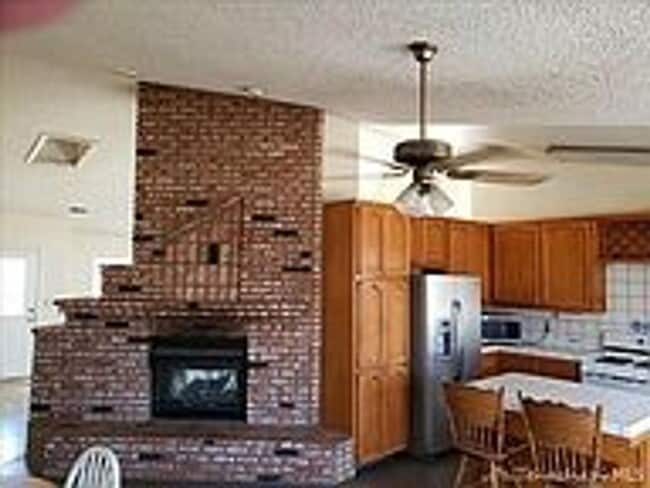 Building Photo - Beautiful 3/2 in Oak Knolls