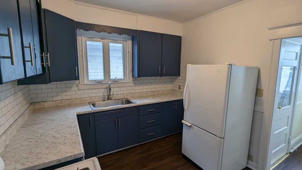 Building Photo - 61 S Pine Ave