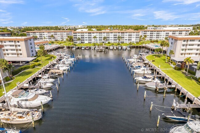 Building Photo - 931 Gardenia Dr