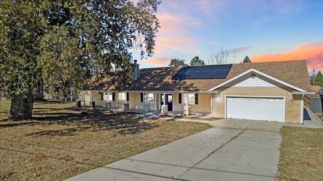 Building Photo - Stallion Springs Home!