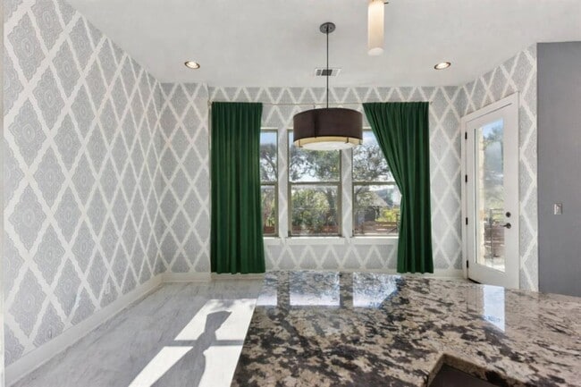 Building Photo - 8110 Ranch Road 2222