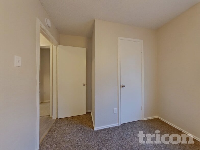 Building Photo - 5328 Waterford Dr