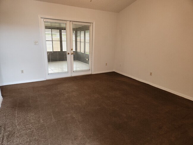 Building Photo - 6105 W 2nd Manor