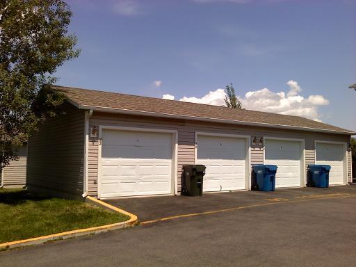 Building Photo - Available today! 3 Bedroom in 4-plex