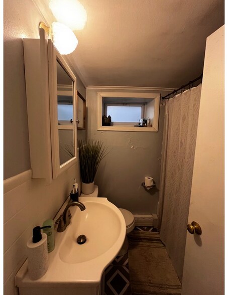 Building Photo - 689 E Falmouth Hwy