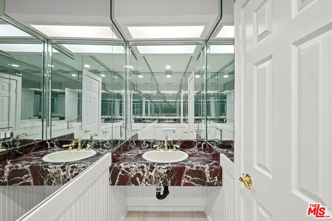 Building Photo - 500 Smithwood Dr