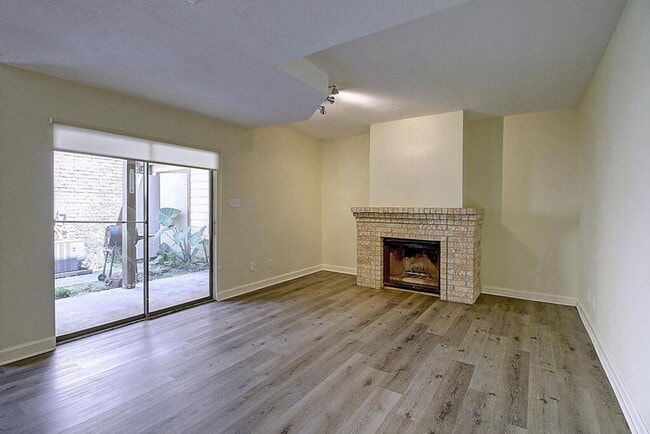 Building Photo - 2314 Capitan Dr