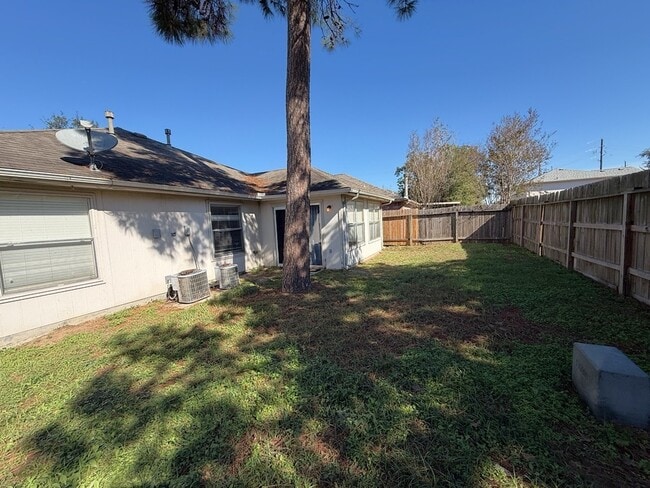 Building Photo - 2746 Hidden Spring Falls