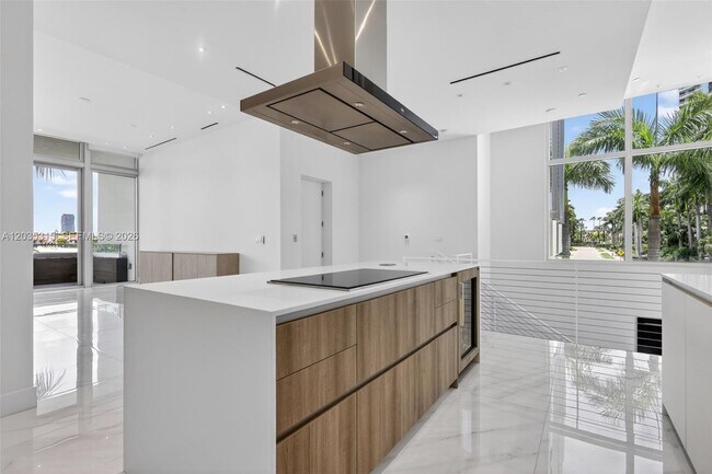 Building Photo - 3750 Yacht Club Dr