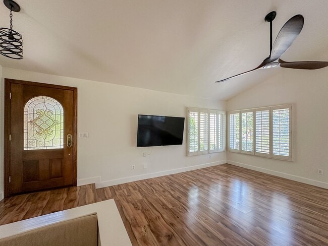 Building Photo - Stylish 4 Bedroom, 2 Bath Single-Story wit...