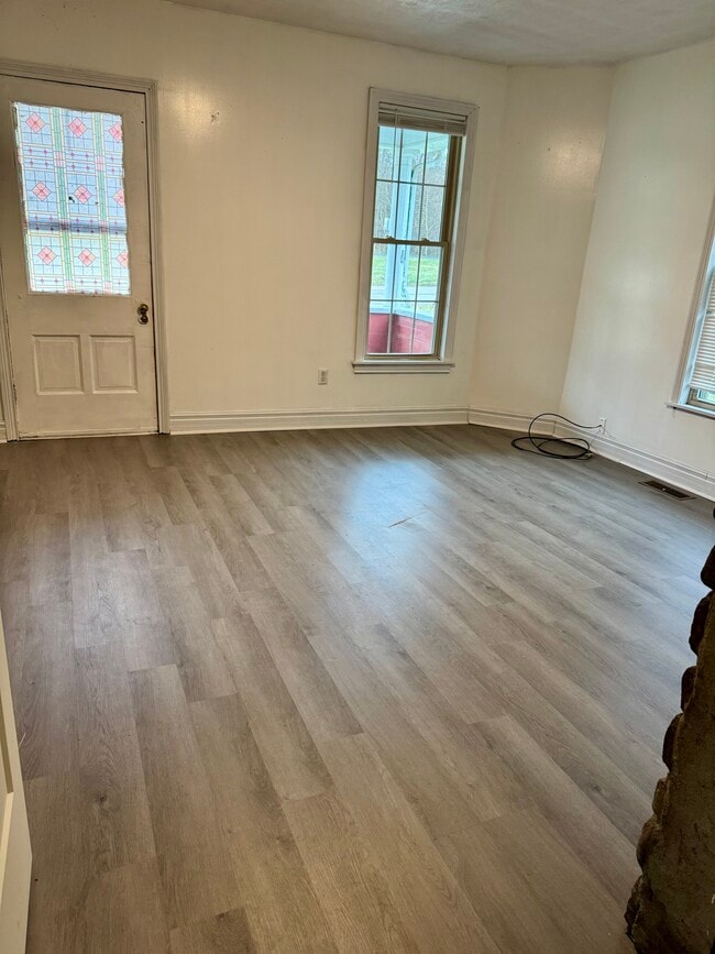 Building Photo - 460 Storms Ave