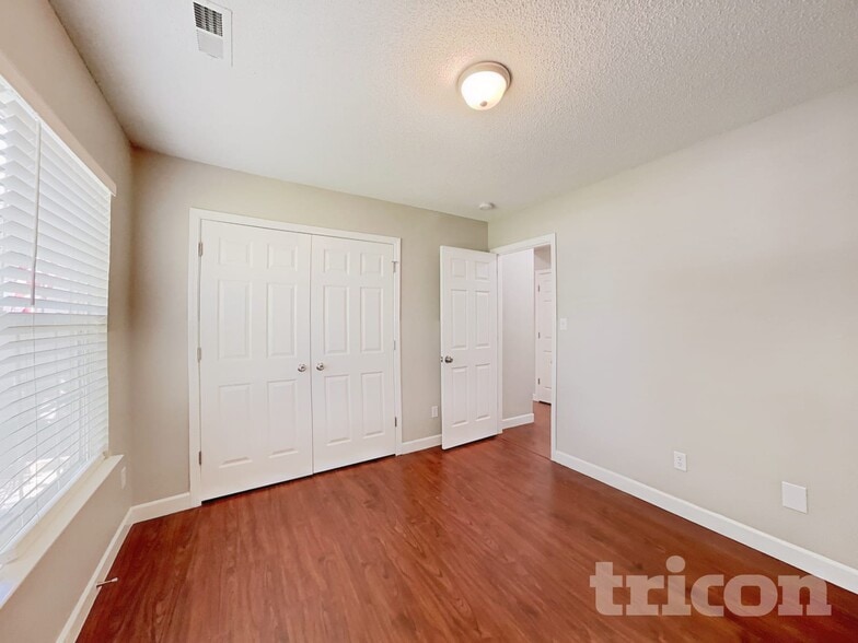 Building Photo - 9344 Tibble Creek Way