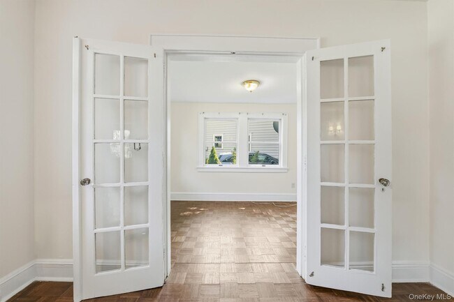 Building Photo - 15 Ferncliff Rd