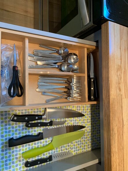 Building Photo - 6915 Yates St