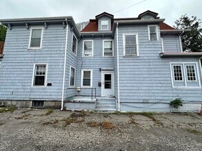 Building Photo - 13 Spruce St