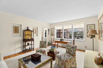 Building Photo - 1BR 1Bth unit. Heat/Hot Water included. Great location!