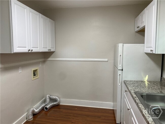 Building Photo - 19 W 53rd St