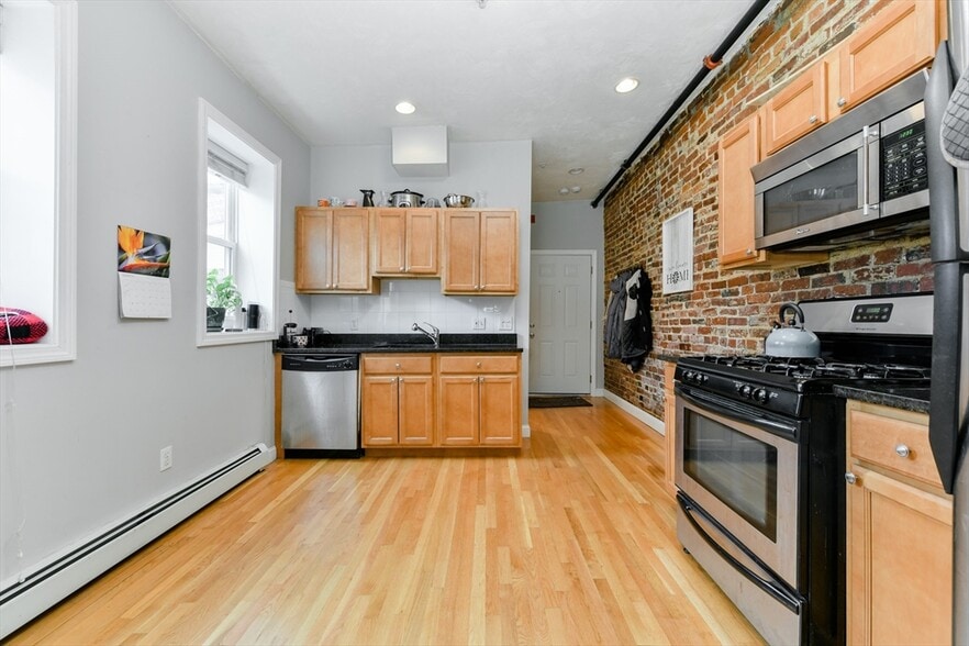 Building Photo - 158 Cottage St