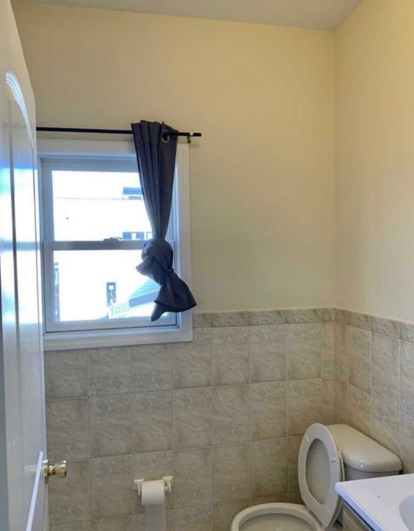 Building Photo - 324 Sussex St