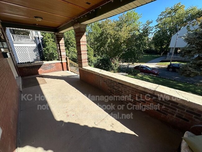 Building Photo - 2826 Harrison St