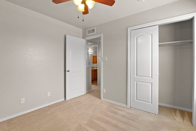 Building Photo - 2300 Glitter Point