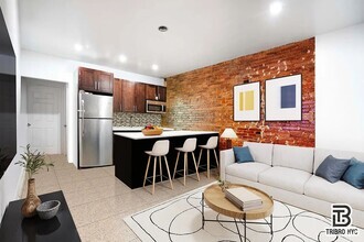 Building Photo - Furnished room/NOT APARTMENT