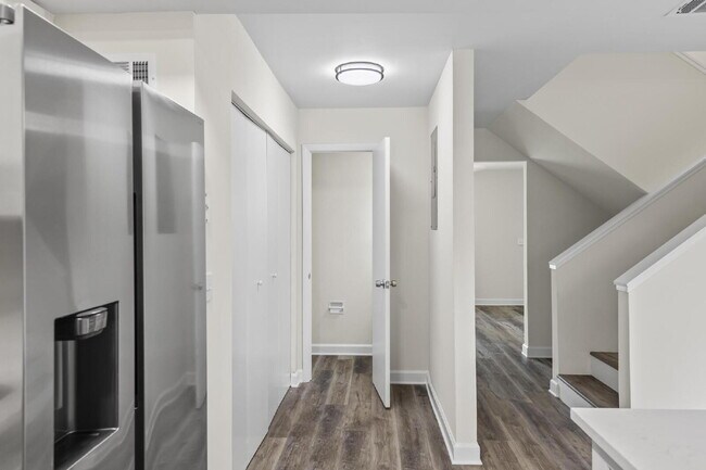 Building Photo - "Charming 2-Bedroom Townhouse Retreat with...