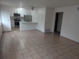 Building Photo - 72502 Edgehill Dr