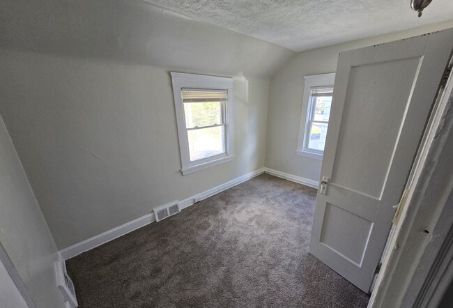 Building Photo - 10312 Nelson Ave