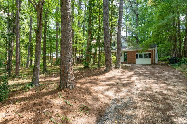 Building Photo - 2737 Dogwood Rd