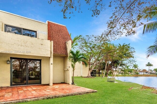 Building Photo - 8980 Palm Tree Ln