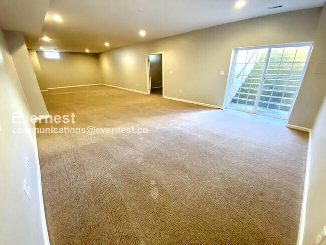 Building Photo - 5 Bed, 4.5 Bath Home with Fenced Yard & Garage / Coming Soon!