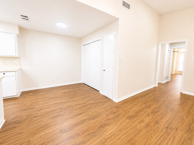 Building Photo - 3125 Tudor Ln