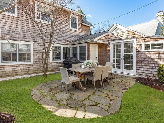 Building Photo - 4-Bed Oasis in Old Greenwich - Spacious 1,829 Sq Ft with 2 Full Baths!"