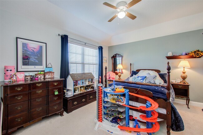 Building Photo - 19 Canterborough Pl