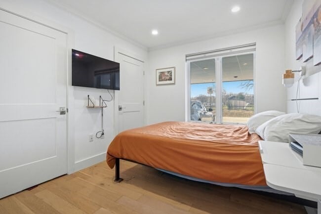 Building Photo - 946 Saratoga St