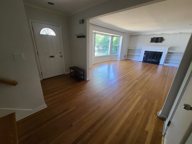 Building Photo - Scarsdale Rental Fully Updated 4 bedroom p...