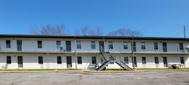 Primary Photo - 1006 W Main St