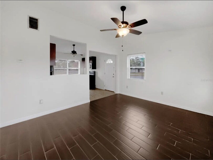 Building Photo - 930 School St