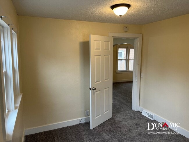 Building Photo - 3 Bedroom, 1 Bathroom House By Augustana &...