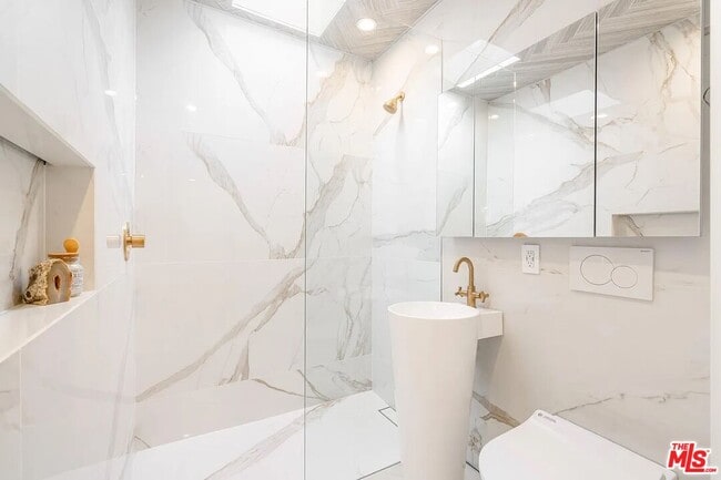 Building Photo - 2805 3rd St