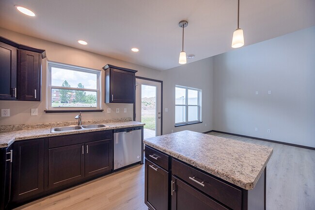 Building Photo - 3404 Green Pastures Ln