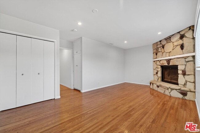 Building Photo - 2436 Walnut Ave