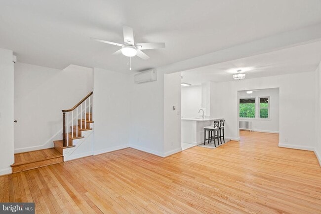 Building Photo - 16 E Linden St