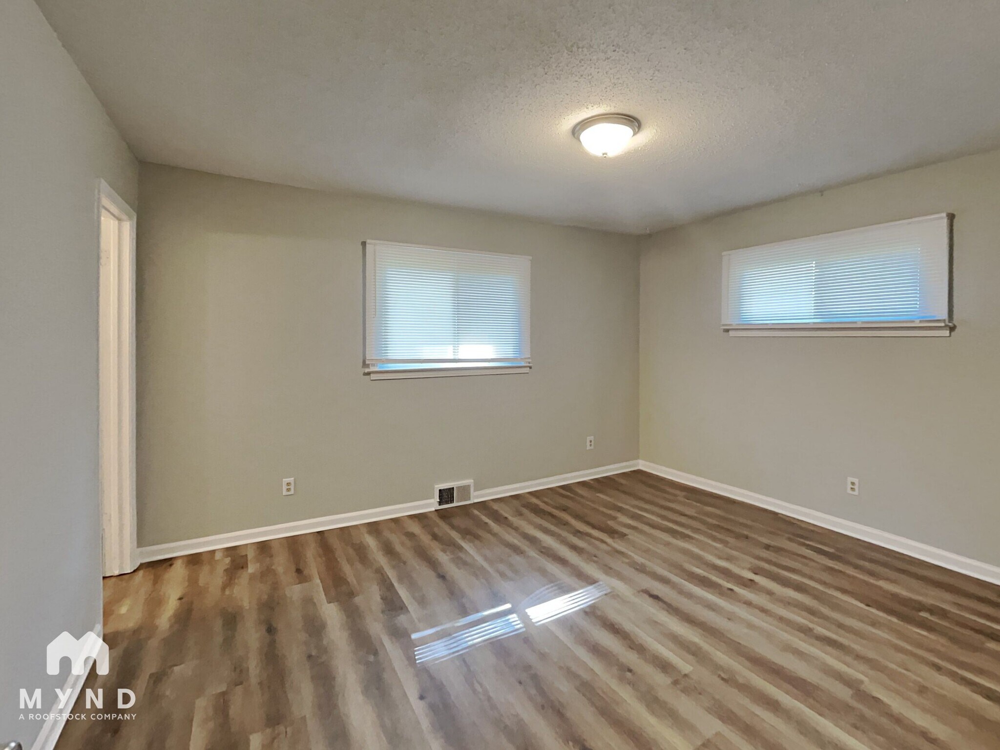 Building Photo - 1725 Prado Ave